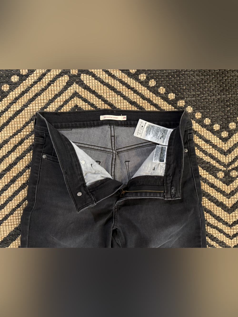 Levi's Women's Skinny Jeans in Washed Black - Picture 4 of 5
